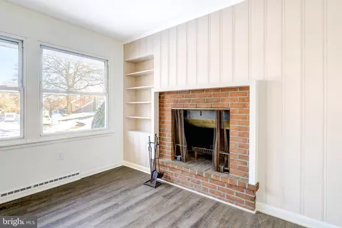 Living - 163 Thomas Pl, Reading, PA 19608 photo 2 of 8