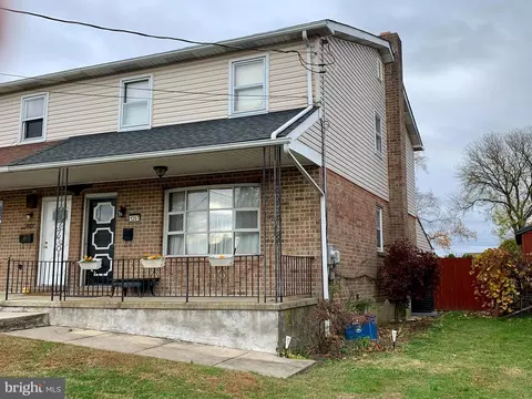 1207 Scott St, Reading, PA 19611