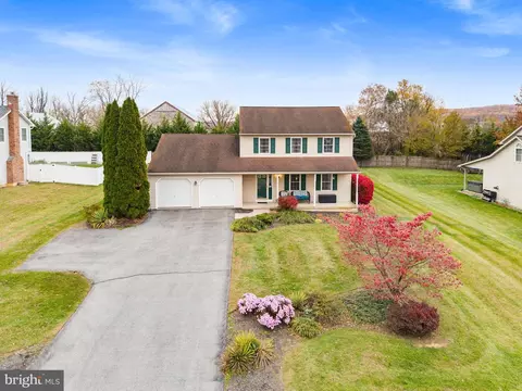 248 W Walnut Tree Dr, Blandon, PA 19510
