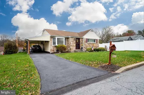 513 Frontier Ave, Reading, PA 19601 photo 2