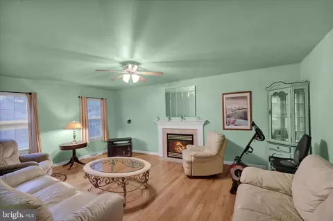 Living - 1189 Cedar Top Rd, Reading, PA 19607 photo 3 of 3