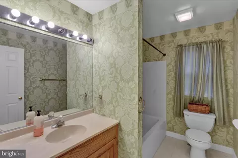 Bath - 1189 Cedar Top Rd, Reading, PA 19607 photo 2 of 4