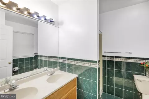 Bath - 1189 Cedar Top Rd, Reading, PA 19607 photo 3 of 4