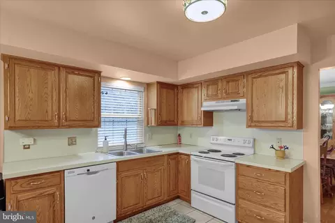 Kitchen - 1189 Cedar Top Rd, Reading, PA 19607 photo 2 of 3