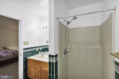 Bath - 1189 Cedar Top Rd, Reading, PA 19607 photo 4 of 4