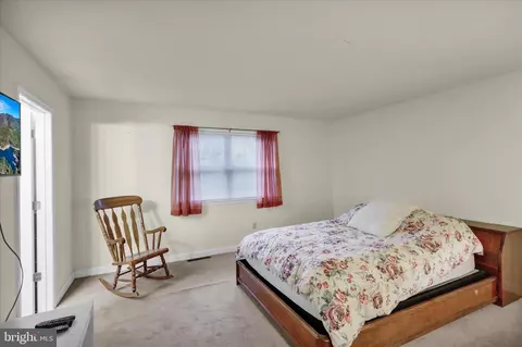 Bedroom - 1189 Cedar Top Rd, Reading, PA 19607 photo 7 of 8