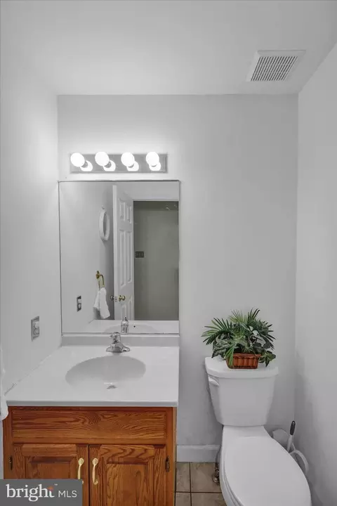 Bath - 1189 Cedar Top Rd, Reading, PA 19607 photo 1 of 4