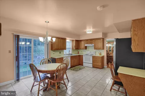 Kitchen - 1189 Cedar Top Rd, Reading, PA 19607 photo 3 of 3