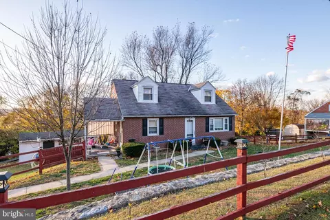 42 Adams St, Reading, PA 19608