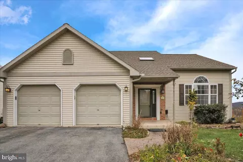6 Rim View Ln, Shillington, PA 19607