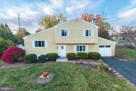 102 Russell Ave, Douglassville, PA 19518