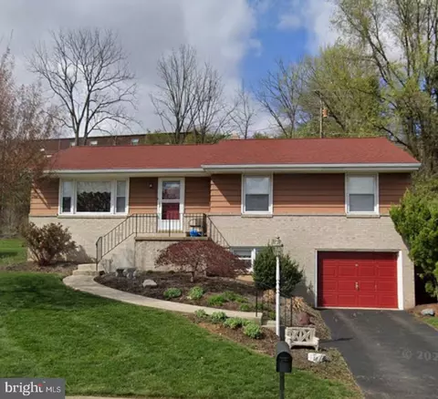 5 Craig Dr, Reading, PA 19606