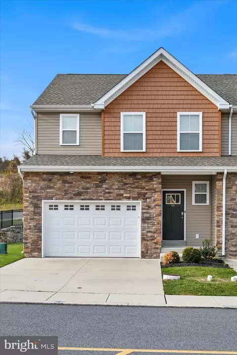 101 Staplehill Ct, Reading, PA 19608