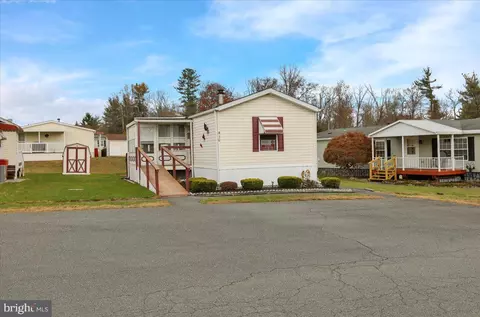 410 Allenbrook Ln, Reading, PA 19606