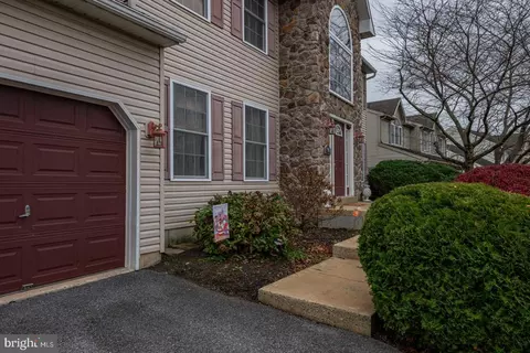 908 Kate Dr, Reading, PA 19608 photo 4