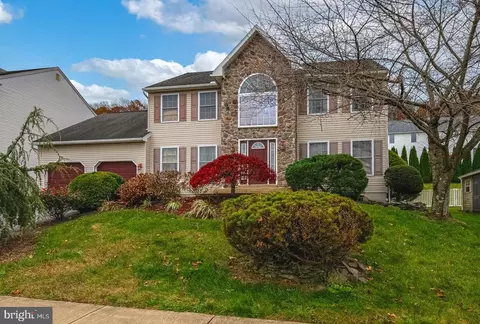 908 Kate Dr, Reading, PA 19608 photo 2