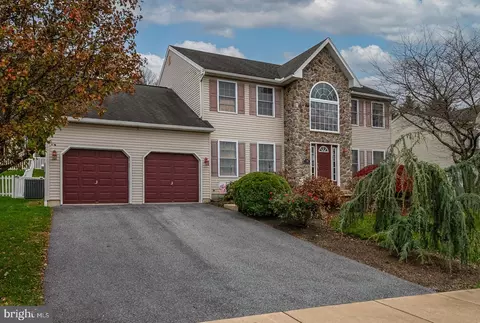 908 Kate Dr, Reading, PA 19608 photo 3