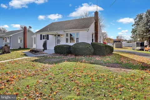22 W Glen Tilt Ave, Wernersville, PA 19565