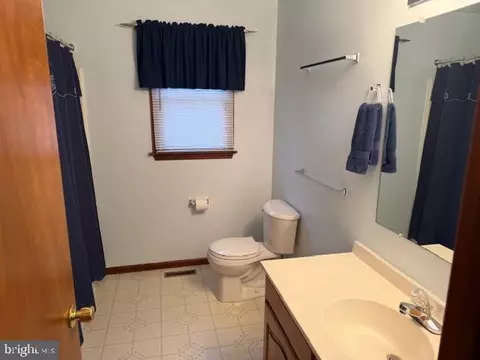 Bath - 3101 Daniel Dr, Reading, PA 19608 photo 1 of 1