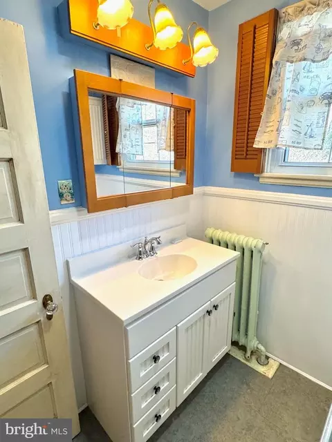 Bath - 331 Sunset Rd, Reading, PA 19611 photo 2 of 2