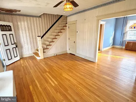 Living - 331 Sunset Rd, Reading, PA 19611 photo 2 of 4