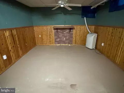 Living - 331 Sunset Rd, Reading, PA 19611 photo 4 of 4