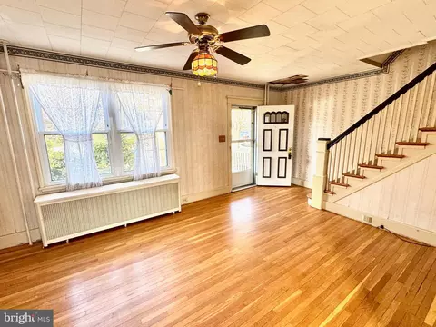 Living - 331 Sunset Rd, Reading, PA 19611 photo 1 of 4