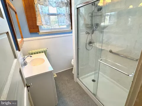 Bath - 331 Sunset Rd, Reading, PA 19611 photo 1 of 2