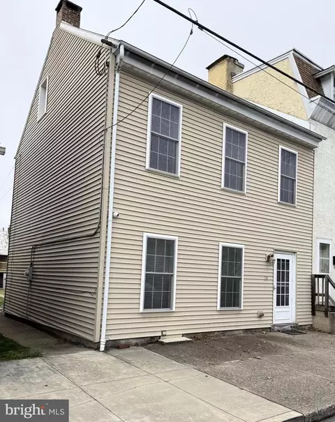 28 S 3rd St, Hamburg, PA 19526