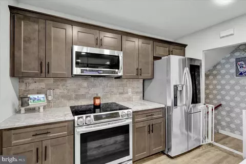 Entry Way - 617 Meade Tc, Reading, PA 19607 photo 5 of 6