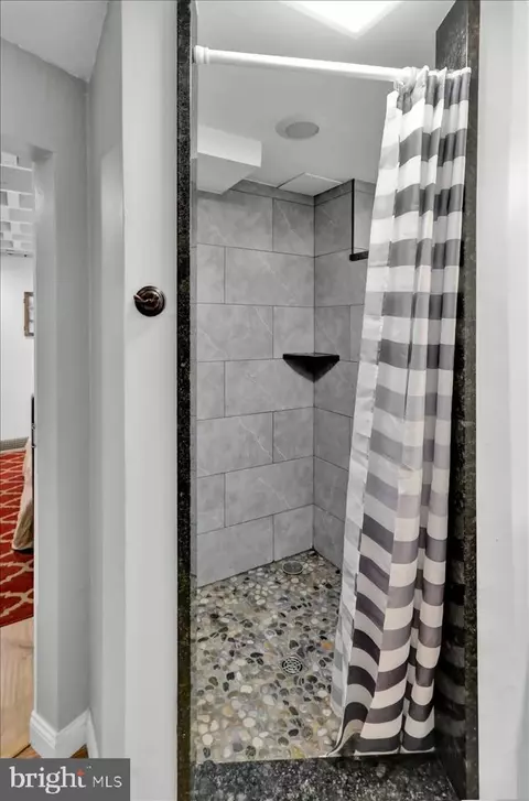 Bath - 617 Meade Tc, Reading, PA 19607 photo 2 of 3