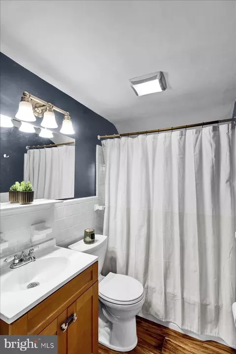 Bath - 617 Meade Tc, Reading, PA 19607 photo 1 of 3