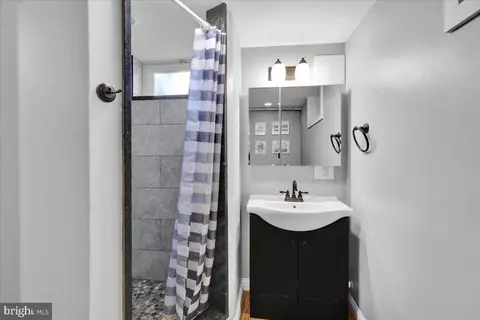 Bath - 617 Meade Tc, Reading, PA 19607 photo 3 of 3