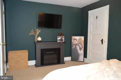 Bedroom - 137 Elm St, Reading, PA 19607 photo 2 of 9