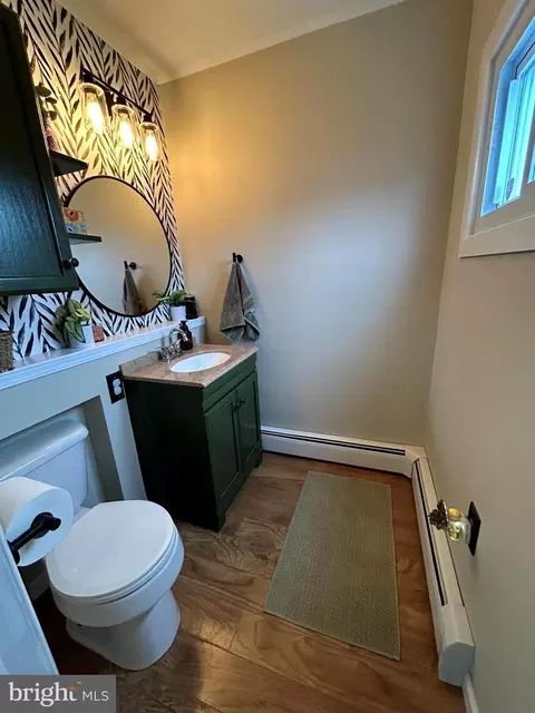Bath - 137 Elm St, Reading, PA 19607 photo 1 of 3