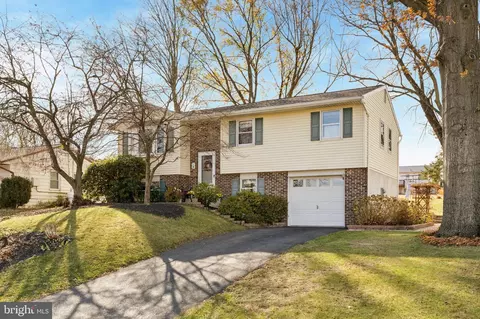 34 Chestnut Ln, Bechtelsville, PA 19505