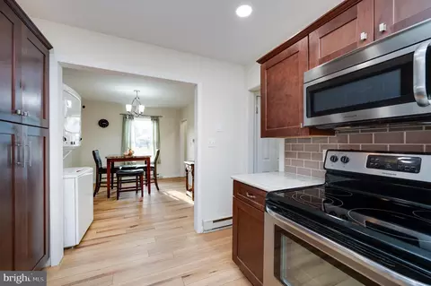 Entry Way - 2109 Cullum Dr, Reading, PA 19601 photo 3 of 5