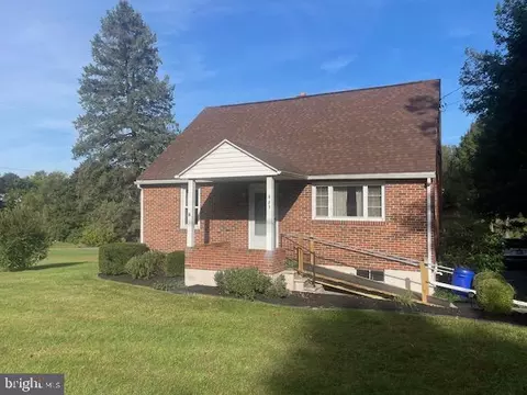463 White Oak Ln, Leesport, PA 19533