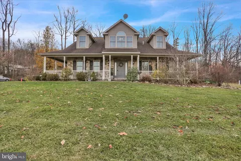 70 S Park Ave, Mertztown, PA 19539