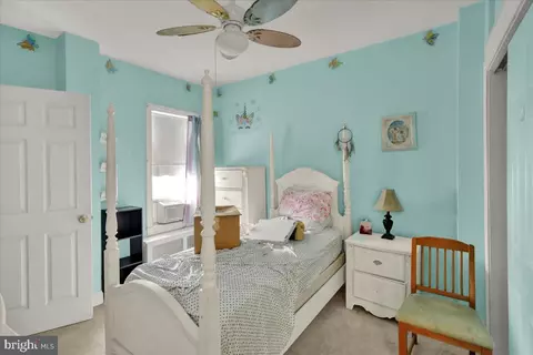 Bedroom - 537 Weiser St, Reading, PA 19601 photo 3 of 5