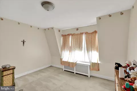 Bedroom - 537 Weiser St, Reading, PA 19601 photo 4 of 5