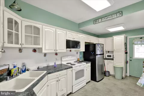 Kitchen - 537 Weiser St, Reading, PA 19601 photo 1 of 2