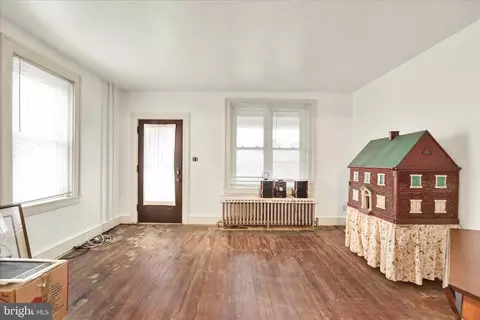 Living - 1602 Crowder Ave, Reading, PA 19607 photo 1 of 2