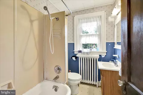 Bath - 1602 Crowder Ave, Reading, PA 19607 photo 1 of 1