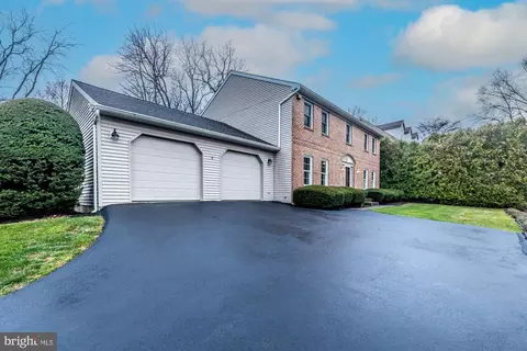 30 Estates Dr, Reading, PA 19606 photo 2