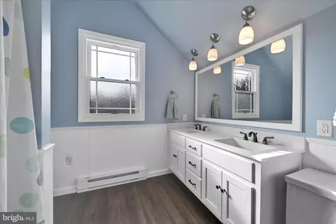 Bath - 715 Tamarack Trl, Reading, PA 19607 photo 4 of 5