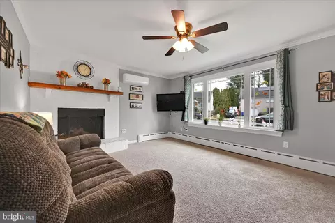 Living - 715 Tamarack Trl, Reading, PA 19607 photo 2 of 2