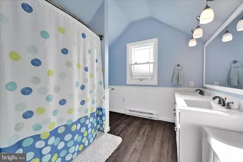 Bath - 715 Tamarack Trl, Reading, PA 19607 photo 3 of 5