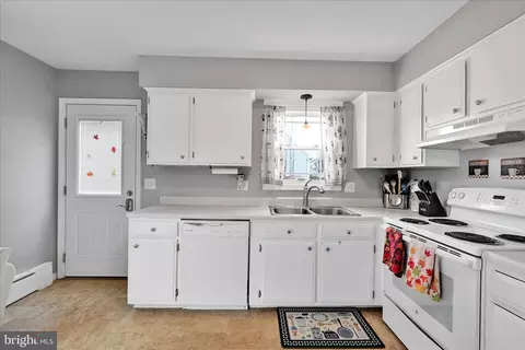 Kitchen - 715 Tamarack Trl, Reading, PA 19607 photo 1 of 1
