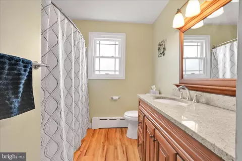 Bath - 715 Tamarack Trl, Reading, PA 19607 photo 2 of 5